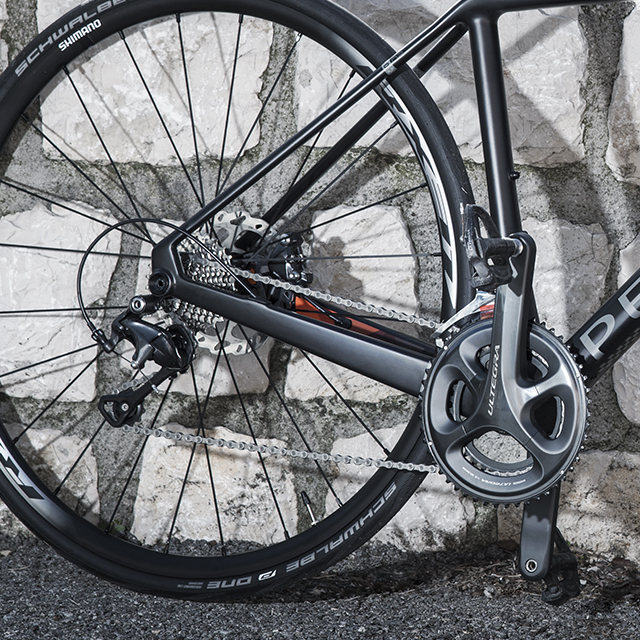 Picture R02 carbon Shimano Ultegra drivetrain