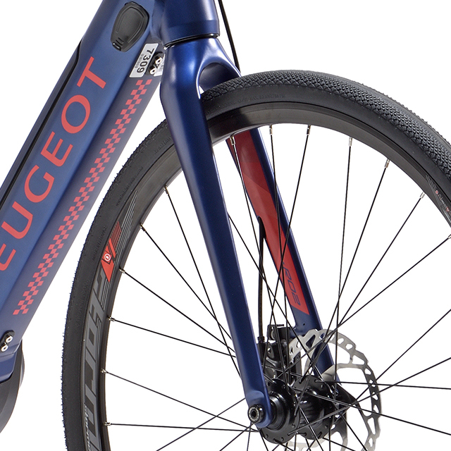 the carbon fork view of the road ebike Peugeot eR02 gravel Powertube